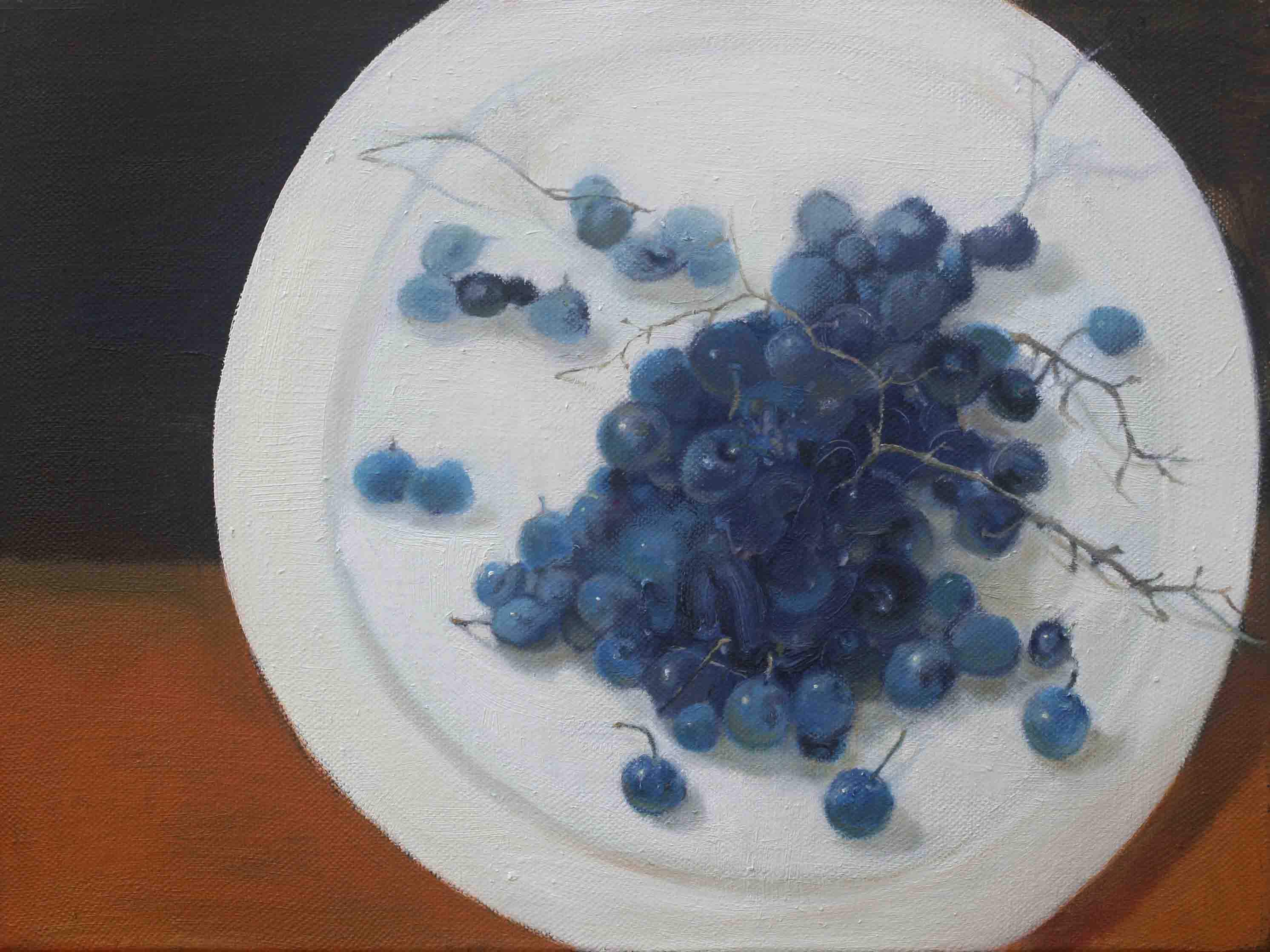《白盘子里的蓝莓》
