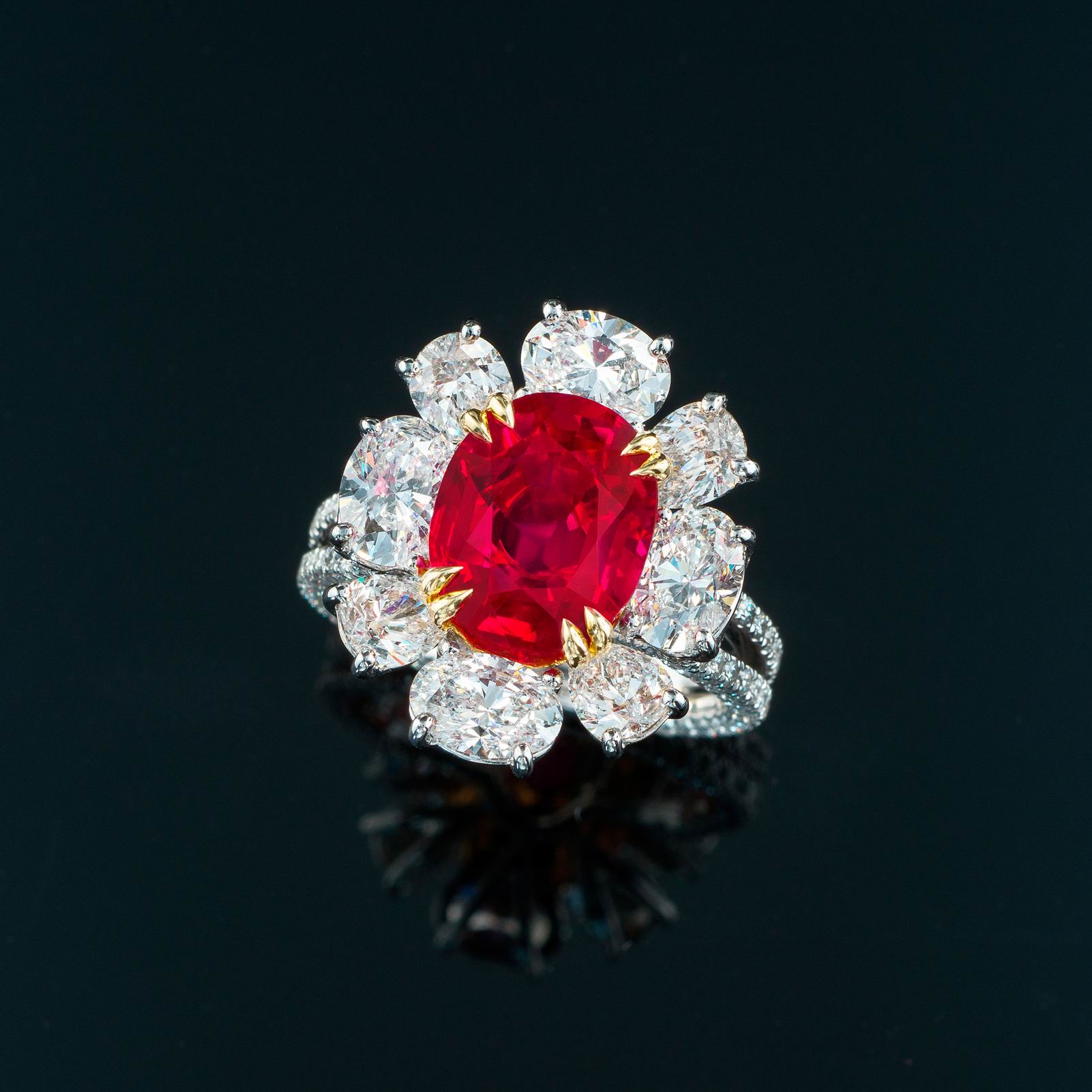 玫瑰18K金红宝石戒指|摄影|产品摄影|罗建珠宝摄影师 - 原创作品 - 站酷 (ZCOOL)