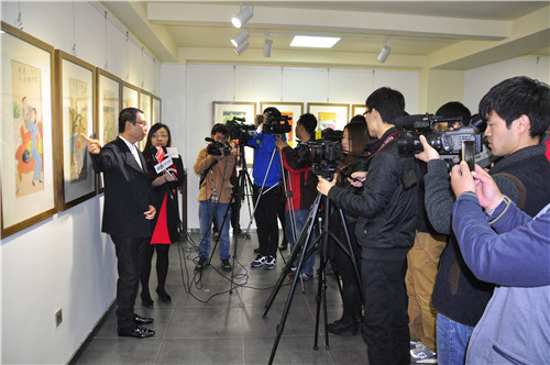 胡永凯先生接受记者采访。
