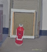 画框前的红水壶