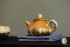 金彩刻纹茶壶