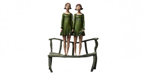 《和姐姐的凳子童年》乔小幻雕塑作品