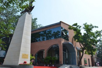 朝鲜万寿台创作社美术馆logo