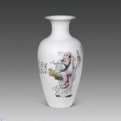 俞瑞林-24×12cm粉彩人物《采菊东篱下》瓷瓶 