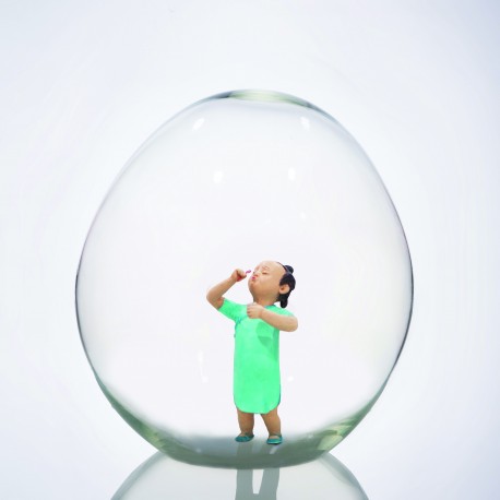 泡泡系列《妹妹》树脂、丙烯、吹制玻璃  49×44×40cm 2011年