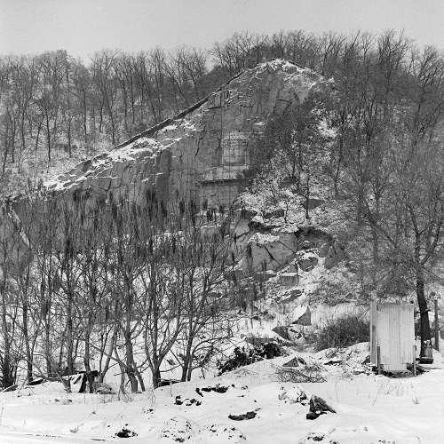 雪中小山