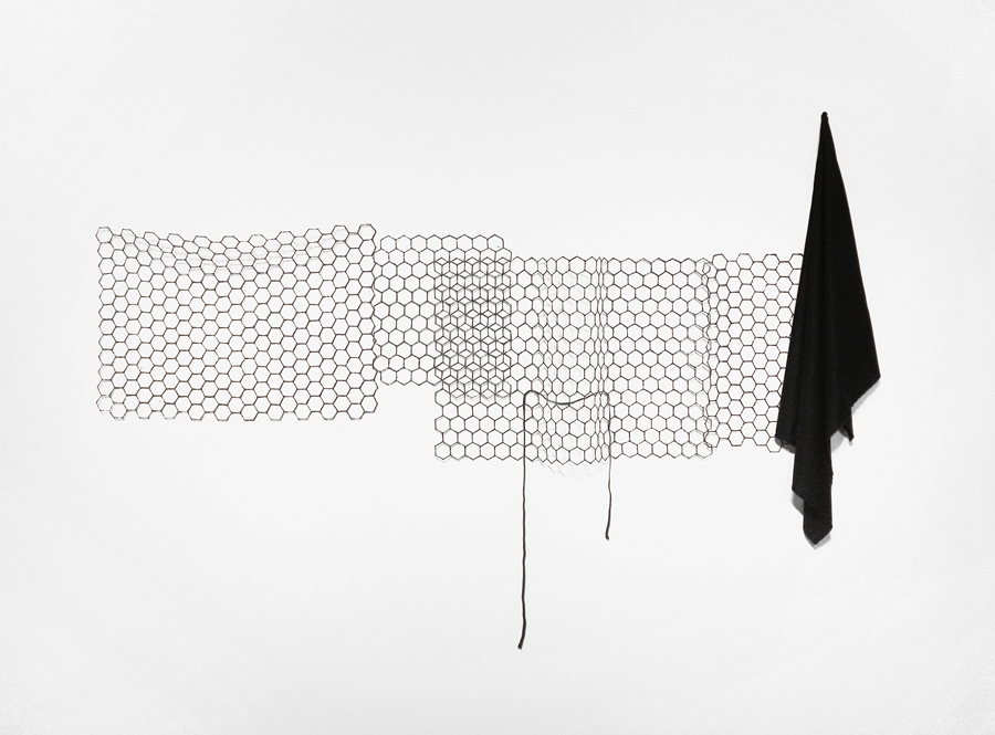 《建筑的形式》-织物、可熔塑胶、弹力线-2016-200×135×11 cm