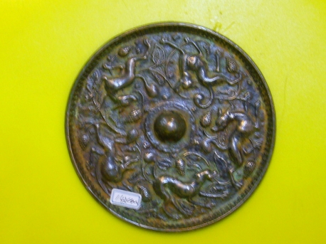 唐 海獸紋銅鏡  14·2cm