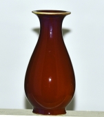 清  红釉琵琶瓶