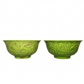 苹果绿釉浮雕龙纹宫碗 清代风格