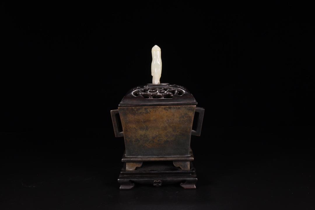 旧藏  “大明永乐年制”铜胎玉钮紫檀盖马槽熏炉 