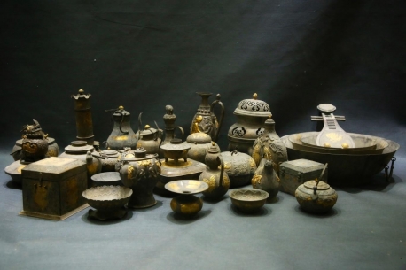 重器：唐代风格、法门寺出土三十一件套，一套较完整的器具，包含：提梁壶、酒壶、盖盒、盘、香薰炉、香薰球