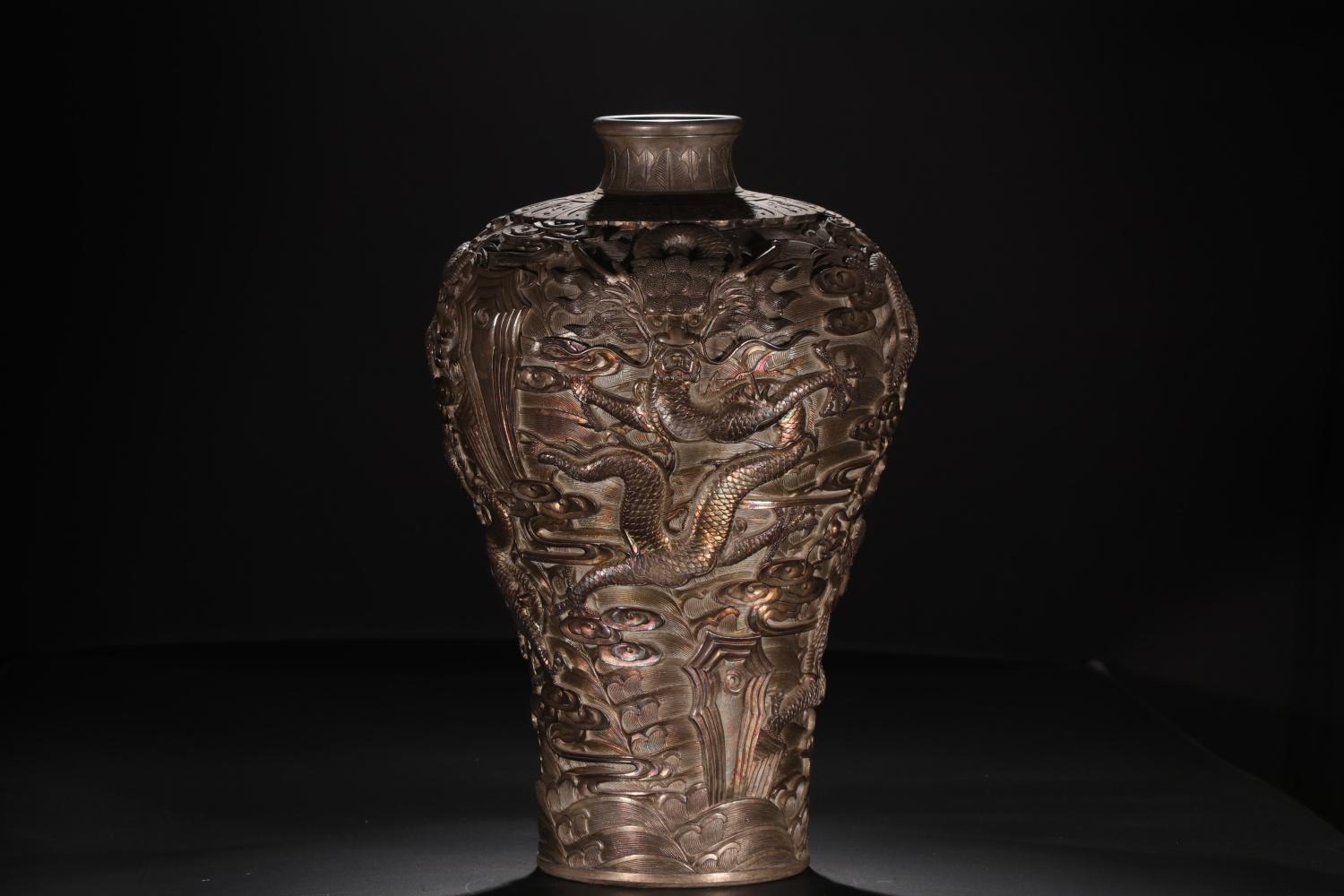 瓷胎雕刻五龙银子天球梅瓶