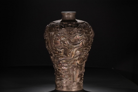 瓷胎雕刻五龙银子天球梅瓶