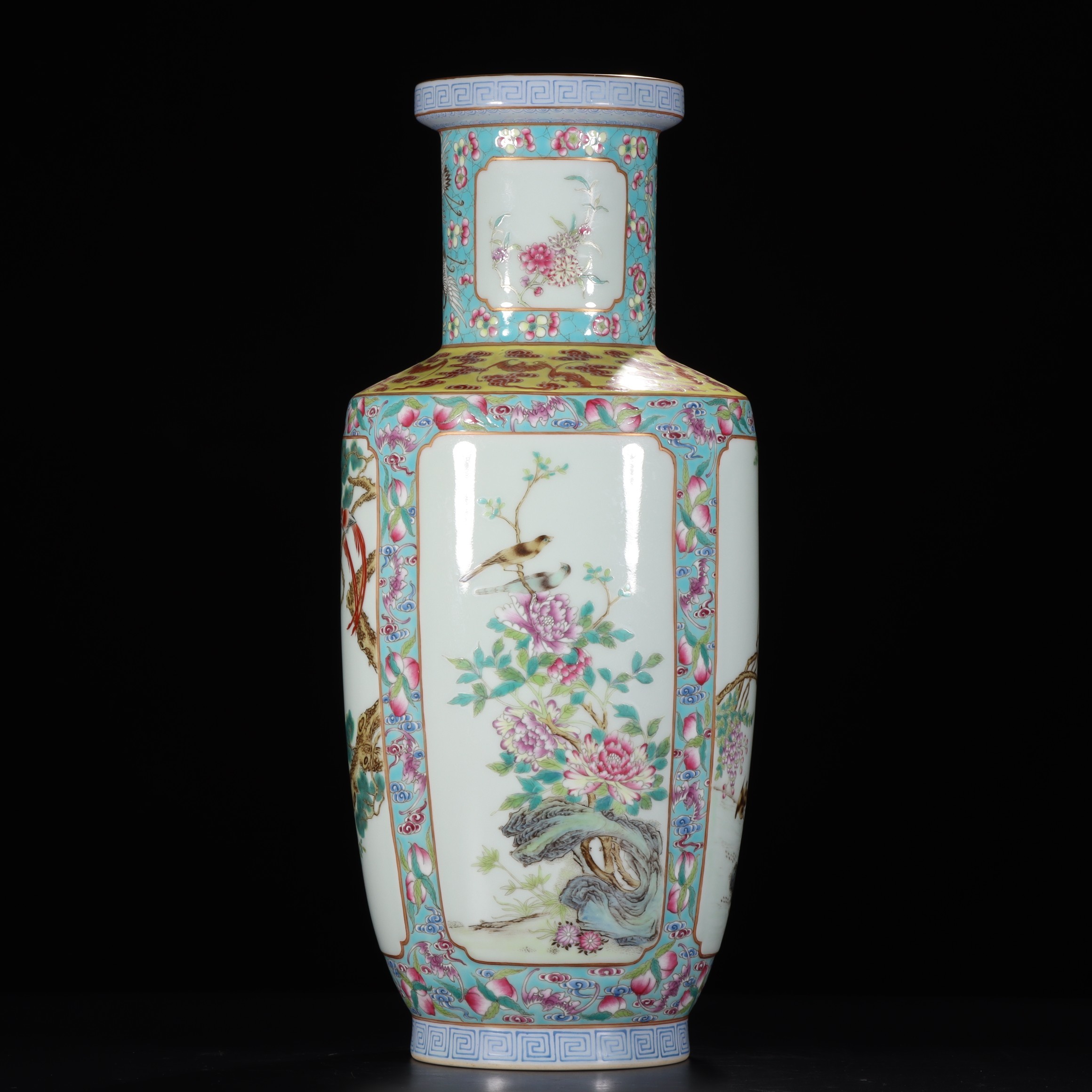 大清雍正年制款 蓝地粉彩描金云福缠枝莲开窗花鸟棒槌瓶。