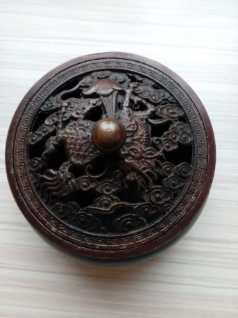 清代镂空龙纹铜熏香炉