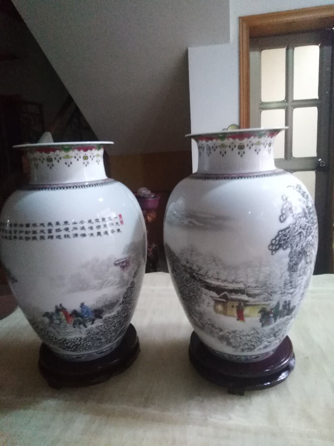 “三顾茅芦”雪景莲子对瓶