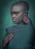 埃塞俄比亚奥莫谷苏里部落少女