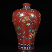 大清雍正年制款 胭脂红粉彩描金花果纹梅瓶。