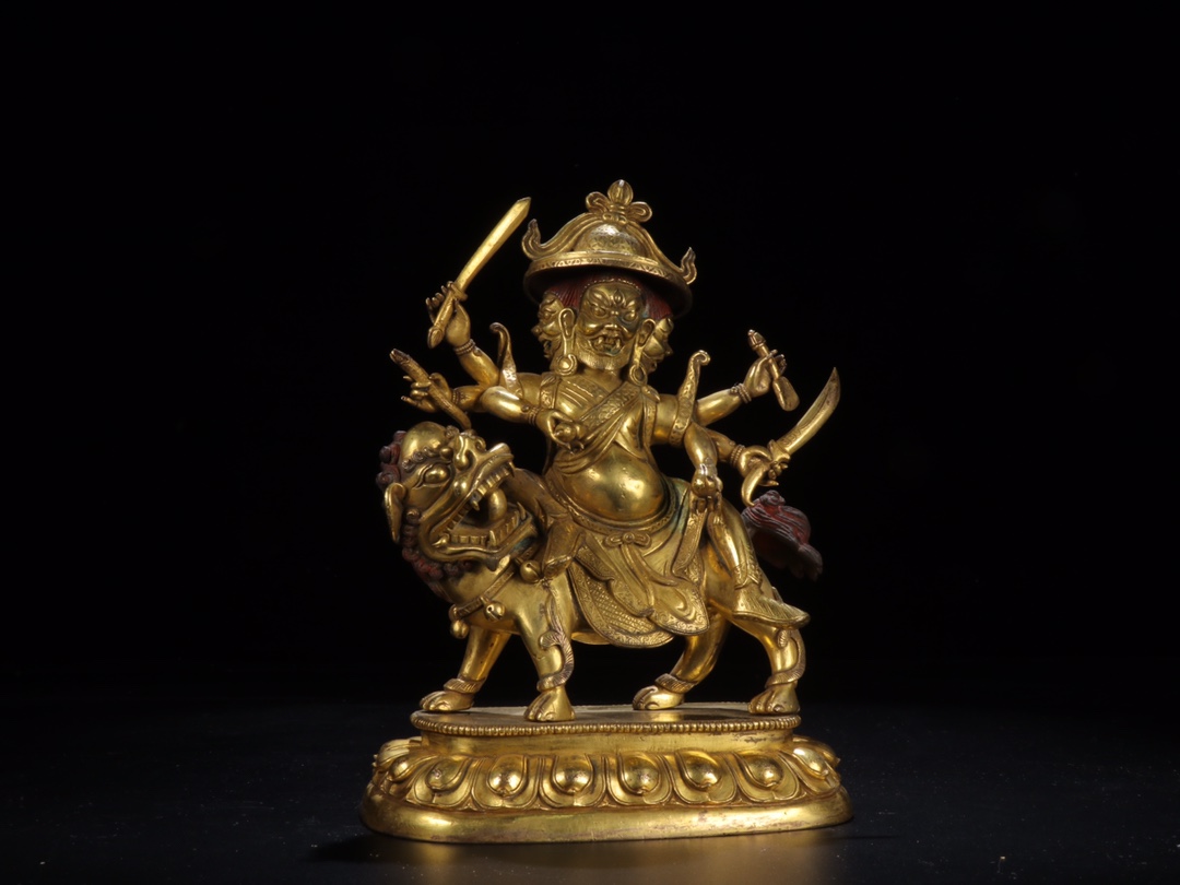 旧藏：鎏金骑狮护法造像