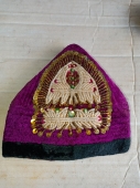 做工精美 维吾尔族 珠绣帽子，有些年份保存非常好，帽围56，高14cm。。32箱