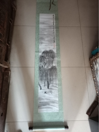 近现代湖南名人 齐白石 柳下飞燕条幅，尺寸132-22.5cm