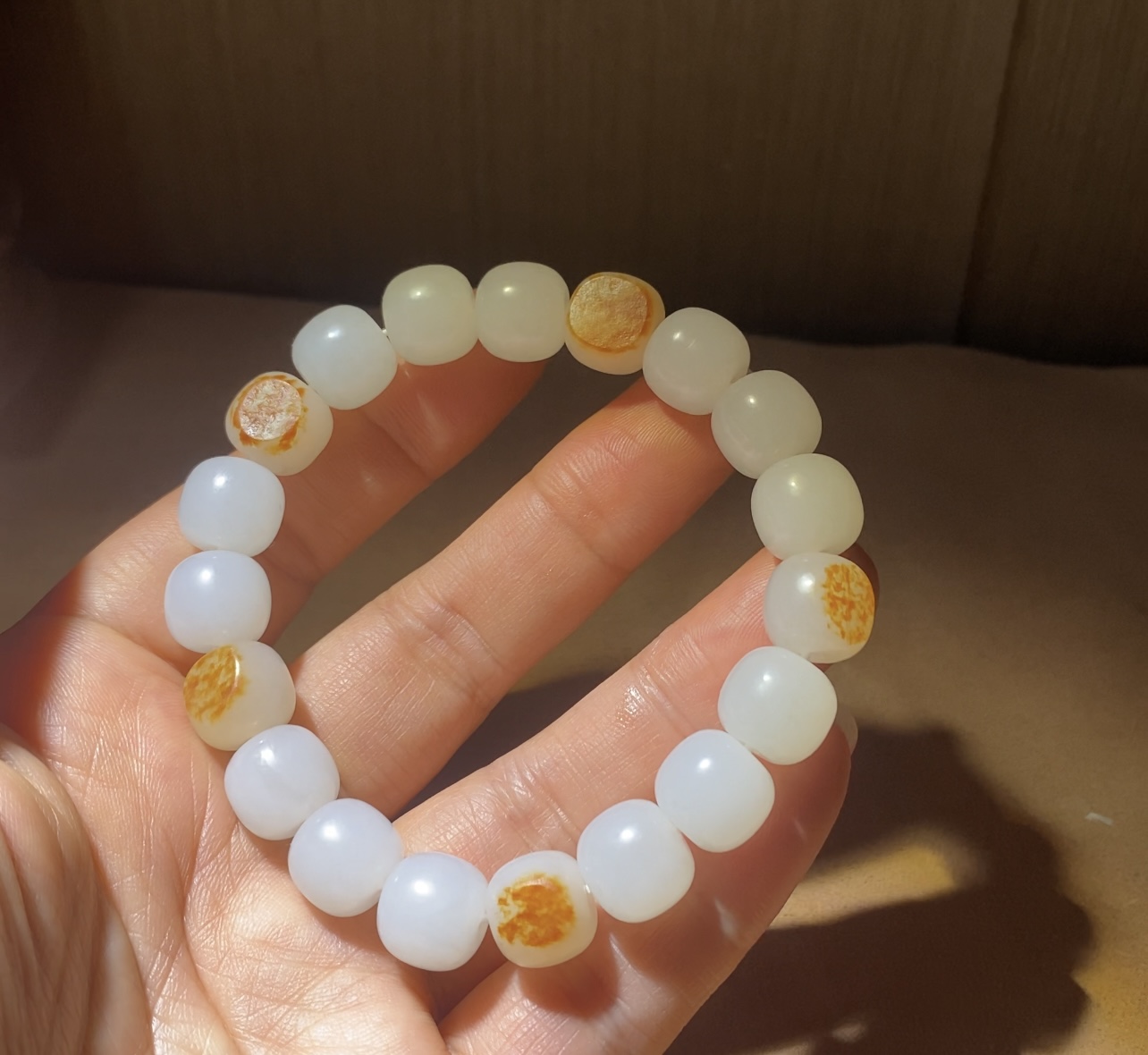 和田玉籽料老型珠红皮手串 