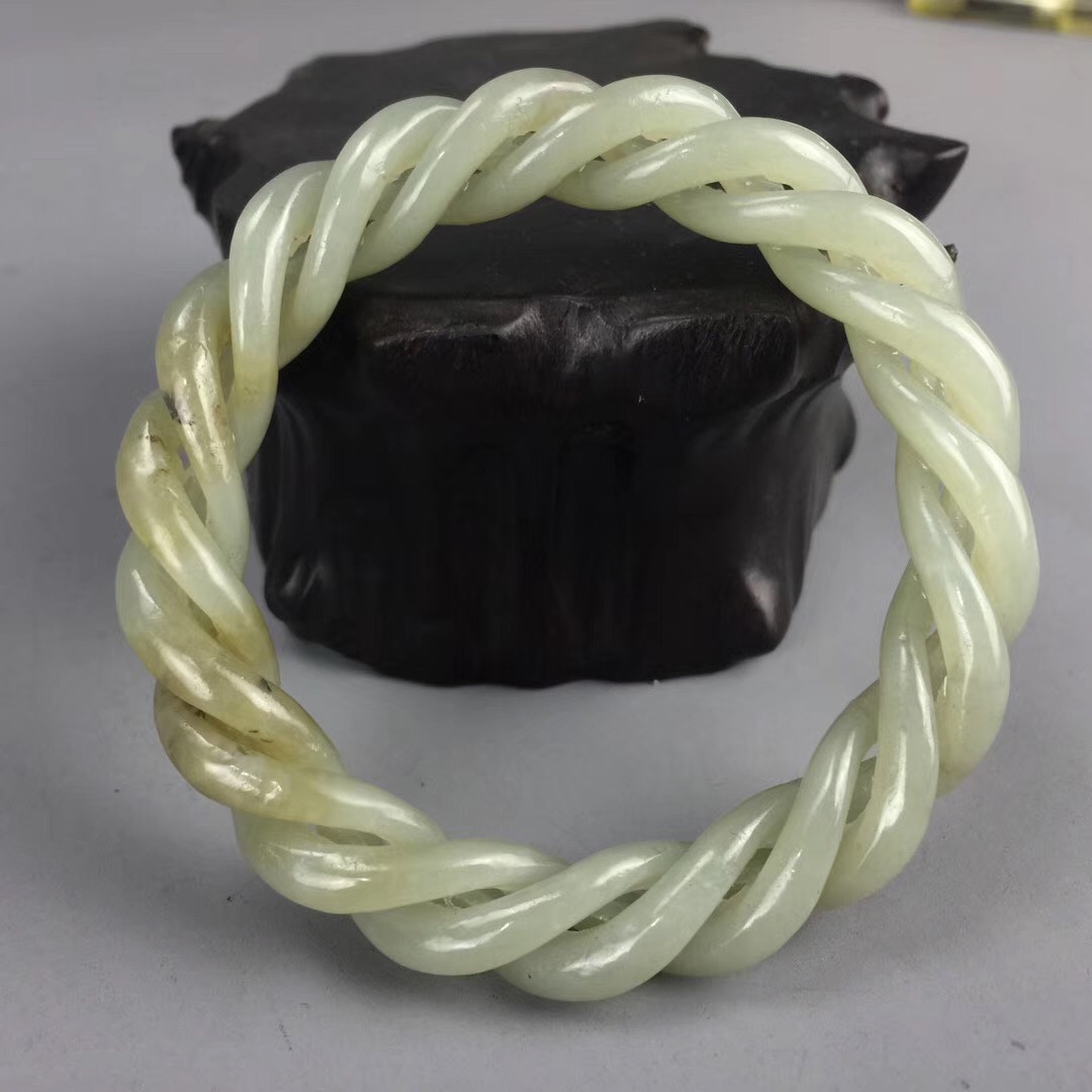 lot0037 绞丝玉镯